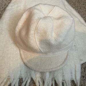 Cream/white hat and scarf set